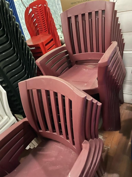 Пластиковое кресло «PL Анкона» бордовое